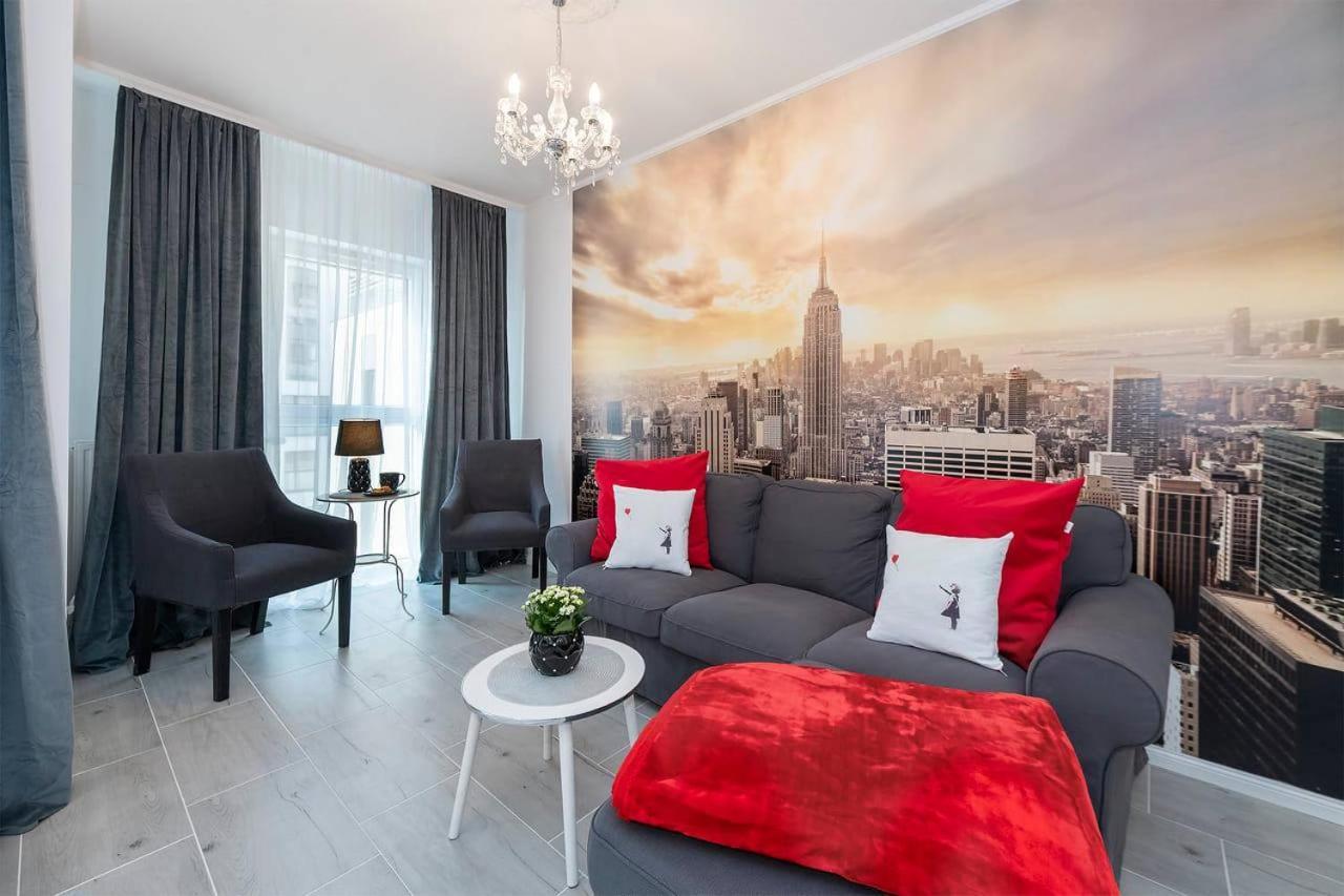 Banksy Apartment - Ilumino Łódź Buitenkant foto