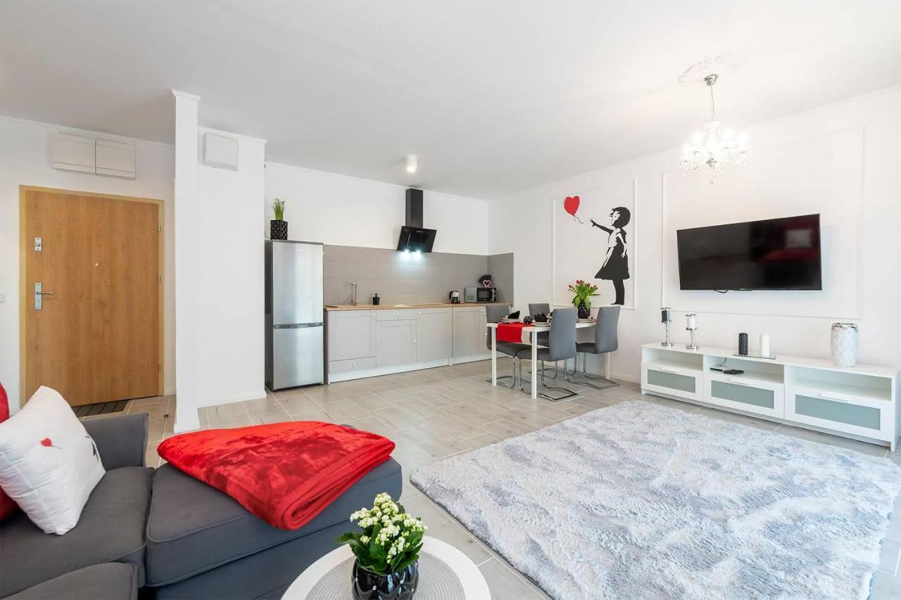 Banksy Apartment - Ilumino Łódź Buitenkant foto
