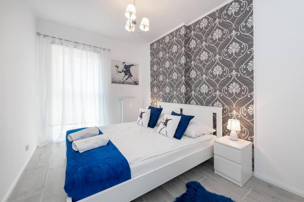 Banksy Apartment - Ilumino Łódź Buitenkant foto